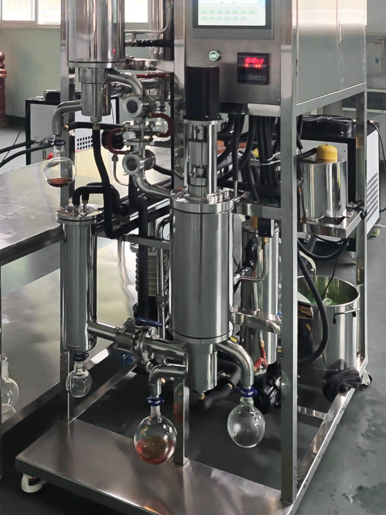 Agarwood extract distillation