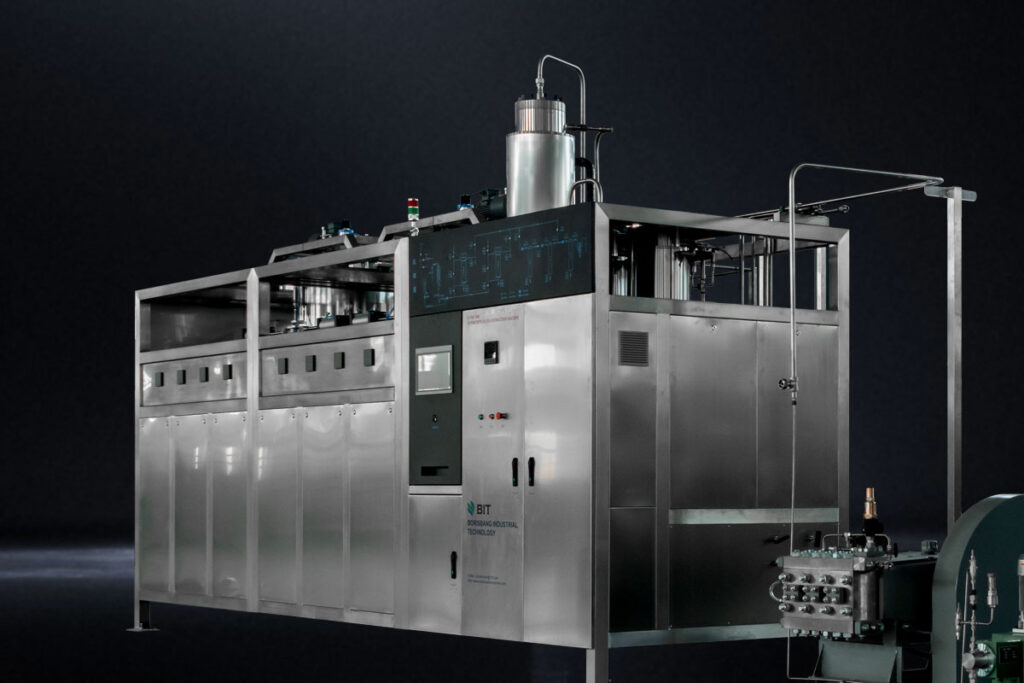 Industrial supercritical CO2 extraction equipment for essential oil processing