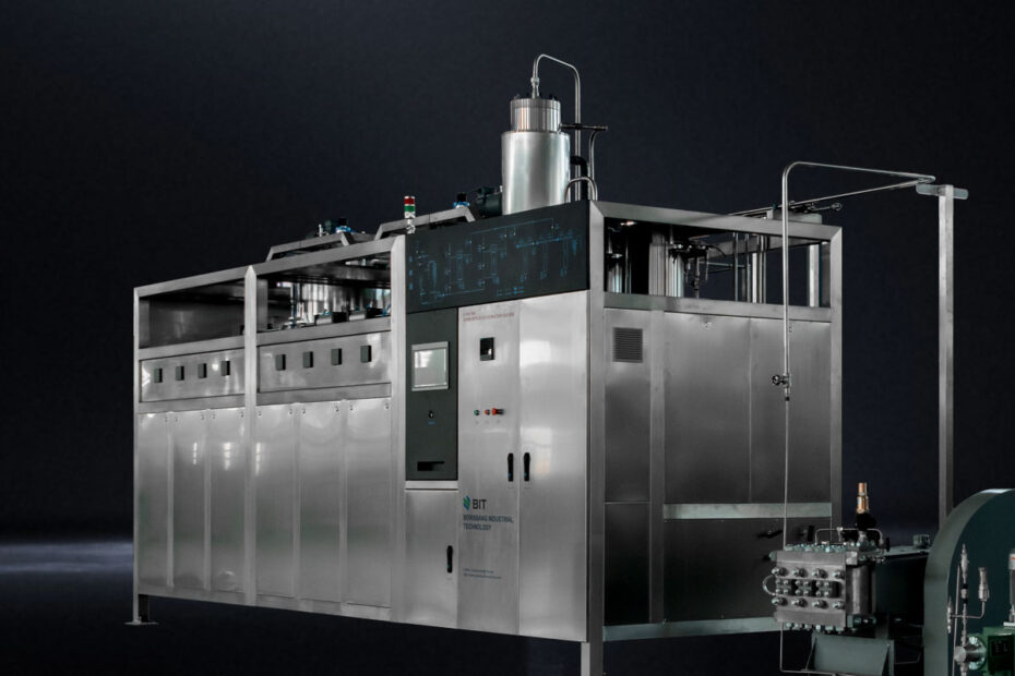 Industrial supercritical CO2 extraction equipment for essential oil processing