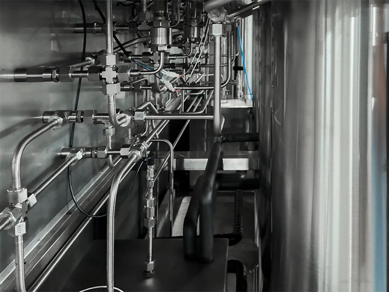 P-30F (120L) supercritical CO2 extraction equipment internal pipeline and extraction kettle