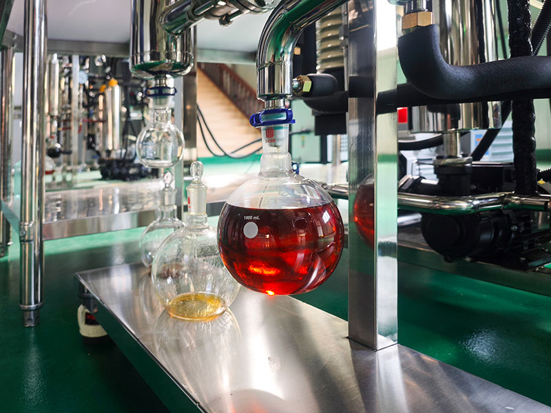 Supercritical CO2 Extraction and Fractional Distillation of Agarwood: A Solvent-Free Approach