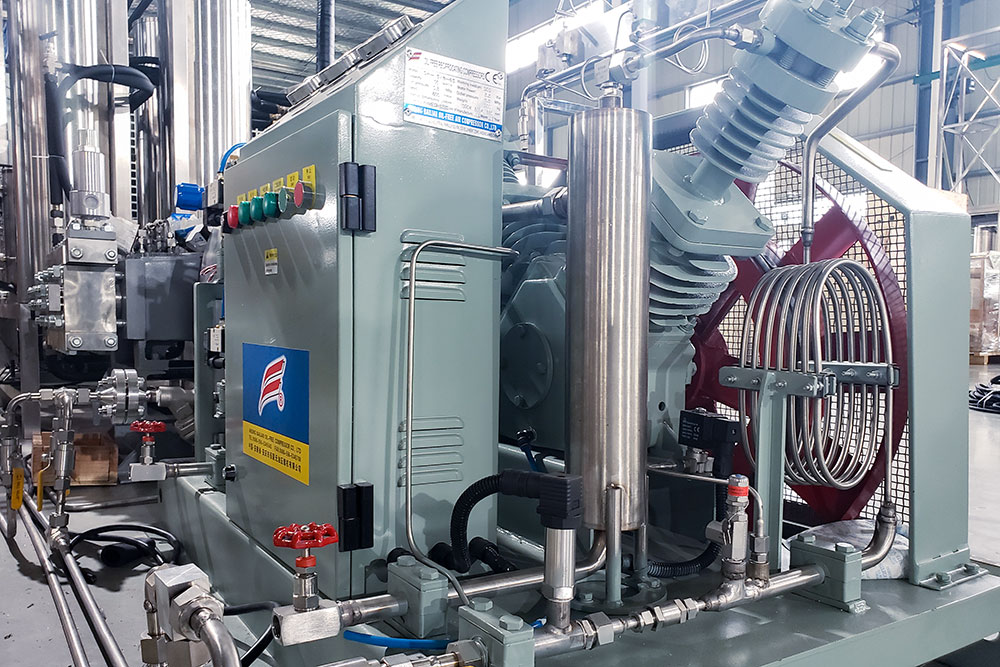 High-efficiency CO2 recovery pump used in supercritical extraction systems