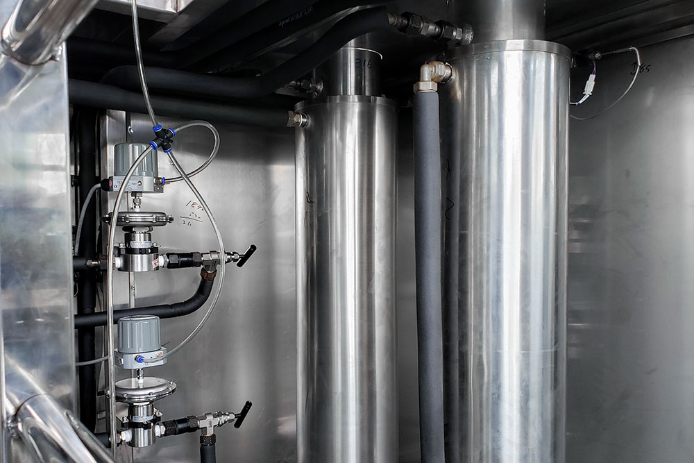 Separation vessel for supercritical CO2 extraction system, used to isolate essential oils and waxes