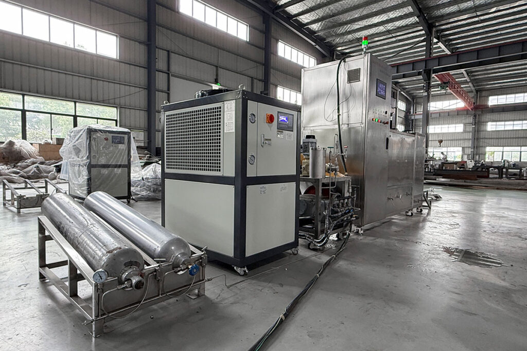 30L supercritical CO2 extraction equipment extracting agarwood oleoresin