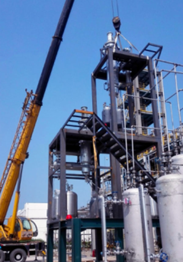 Small-scale wiped film evaporator for CBD oil and essential oil purification.