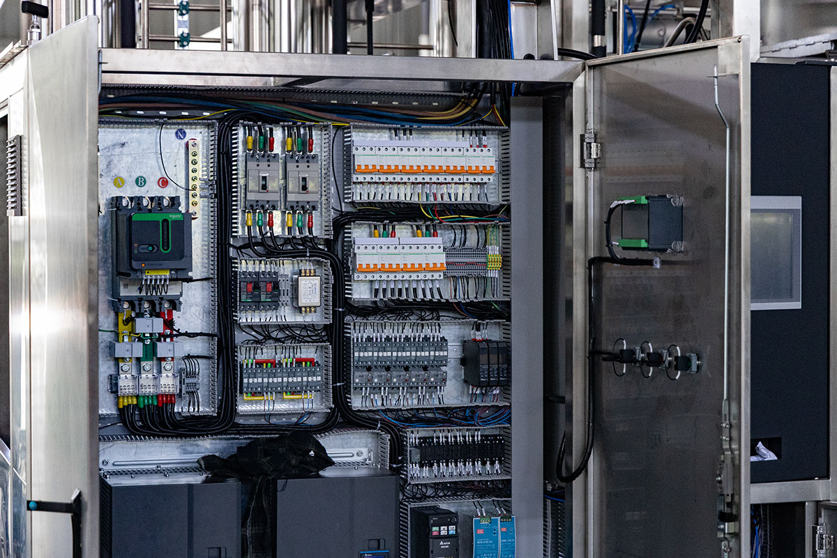 PLC control system of supercritical CO2 extraction equipment